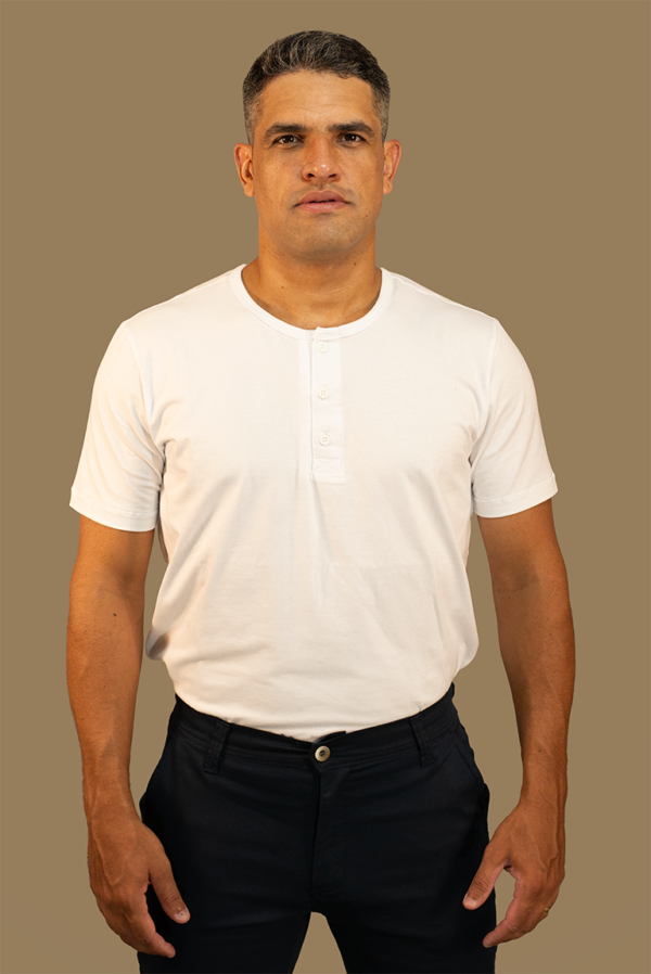 Camisa Henley de Algodão Egípcio - Manga Curta - Image 3
